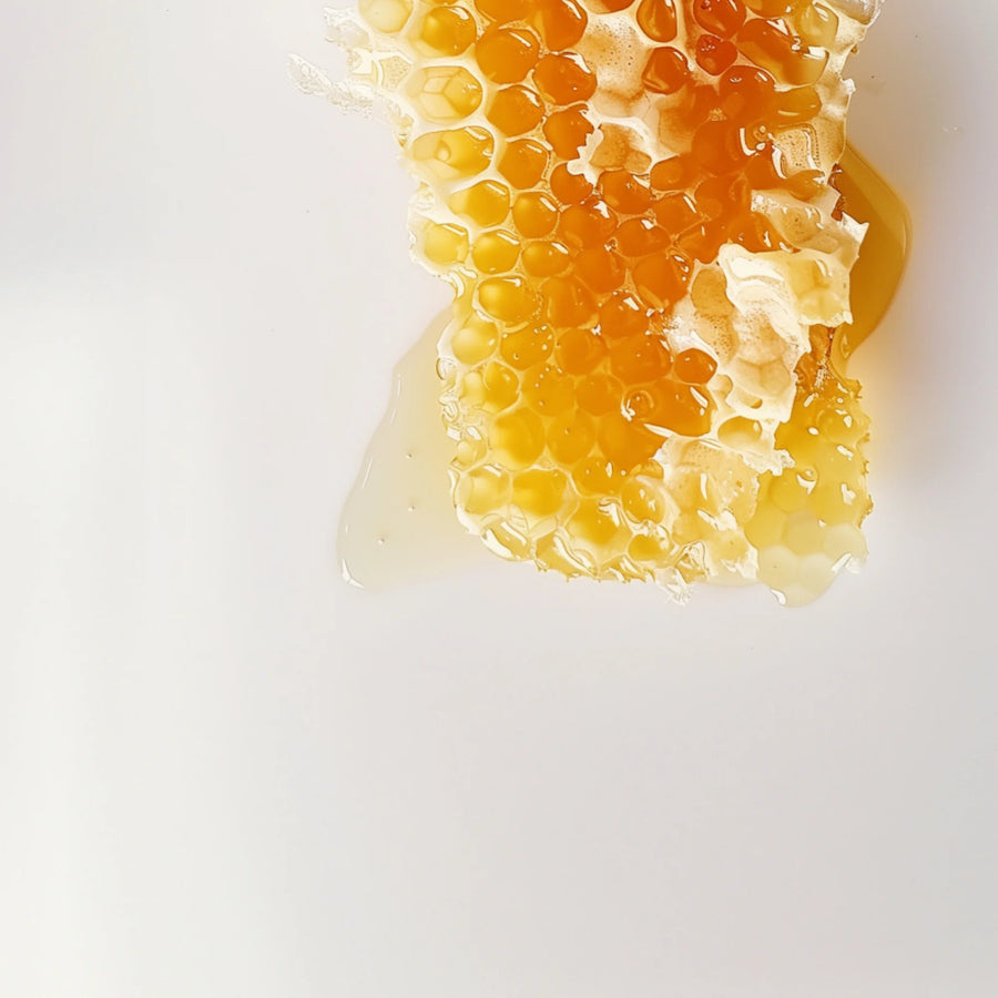 PDP Daily Defense Propolis - Golden honey-like liquid - Nourishes and energizes the skin.